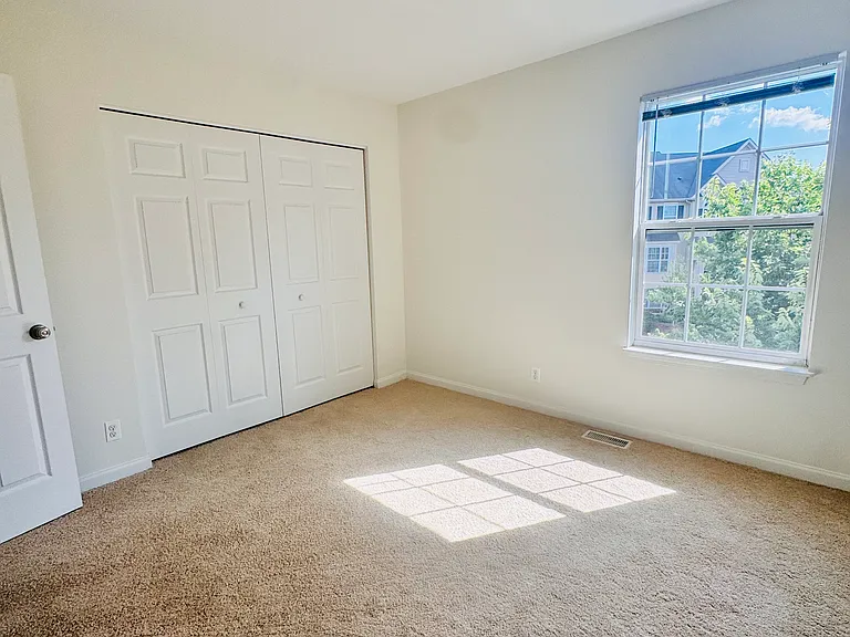 61 Melrose Ct — Photo 24
