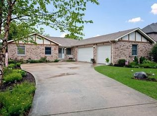 570 1st St, Lemont, IL 60439