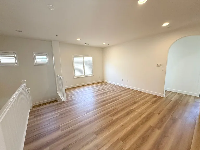 2327 Capistrello St — Photo 8
