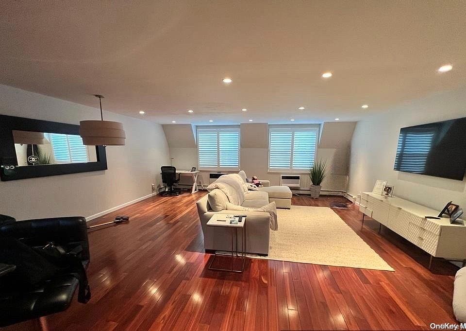 1st image of 207-30 Darren Drive #212U
