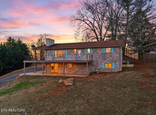 743 Garrett Rd, Dandridge, TN 37725