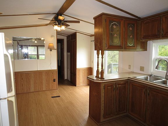 5th image of 16 Bay Ln