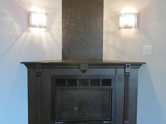 4th image of 110 Davenport St