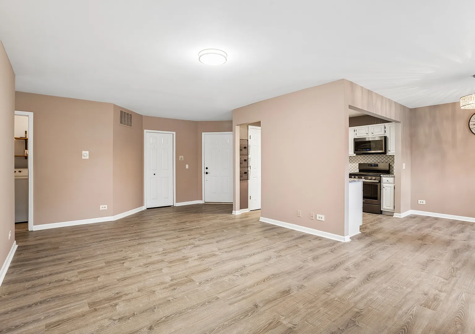 2 bed, 1200 sqft, $2,600 — Photo 3