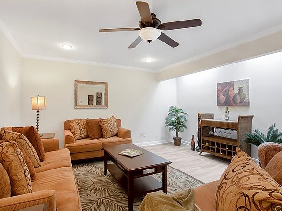 3rd image of 9234 Pioneer Blvd