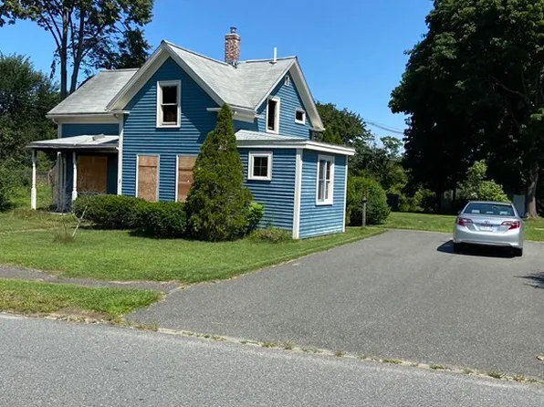 2 Railroad Ave, Georgetown, MA 01833