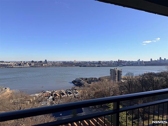 3rd image of 2 Horizon Rd APT 1030