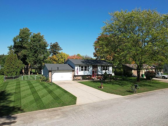 2nd image of 27365 Lamplighter Ln