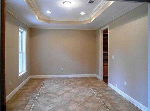 5th image of 22409 Maes Ln