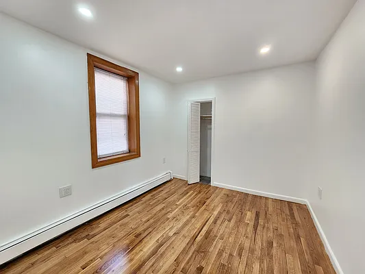 Rented by Astoria Realty | media 19