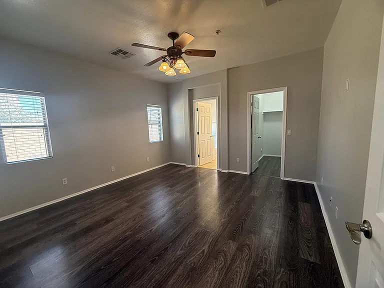902 E Dee St — Photo 12