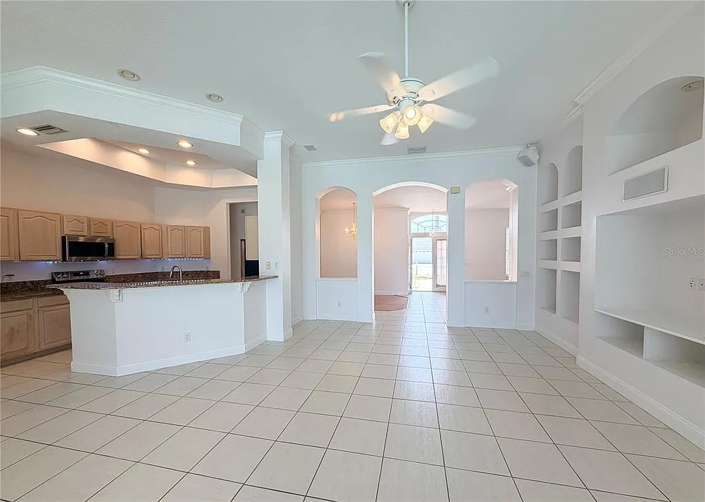 4 bed, 3.0 bath, 2523 sqft, $4,250 — Photo 2