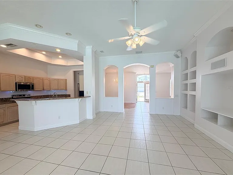 442 Knight Dr — Photo 2