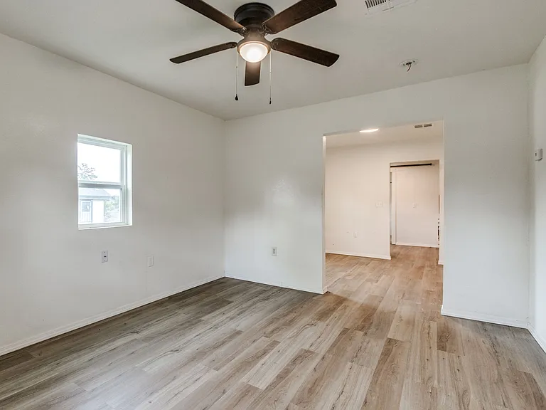 1330 NE 7th St #LS — Photo 18