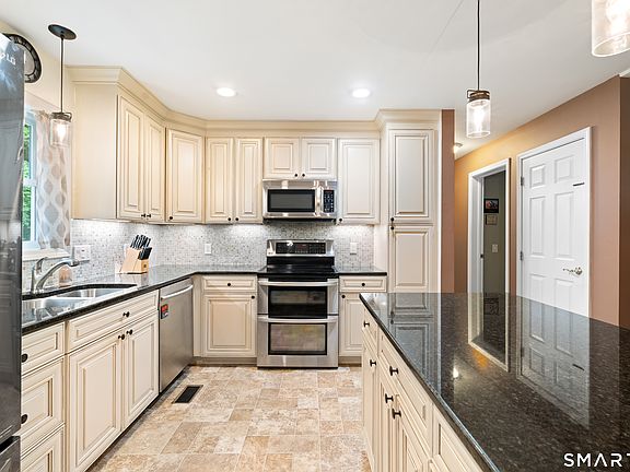 4th image of 25 Cook Road