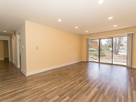 3rd image of 250 Old Oak Dr APT 172