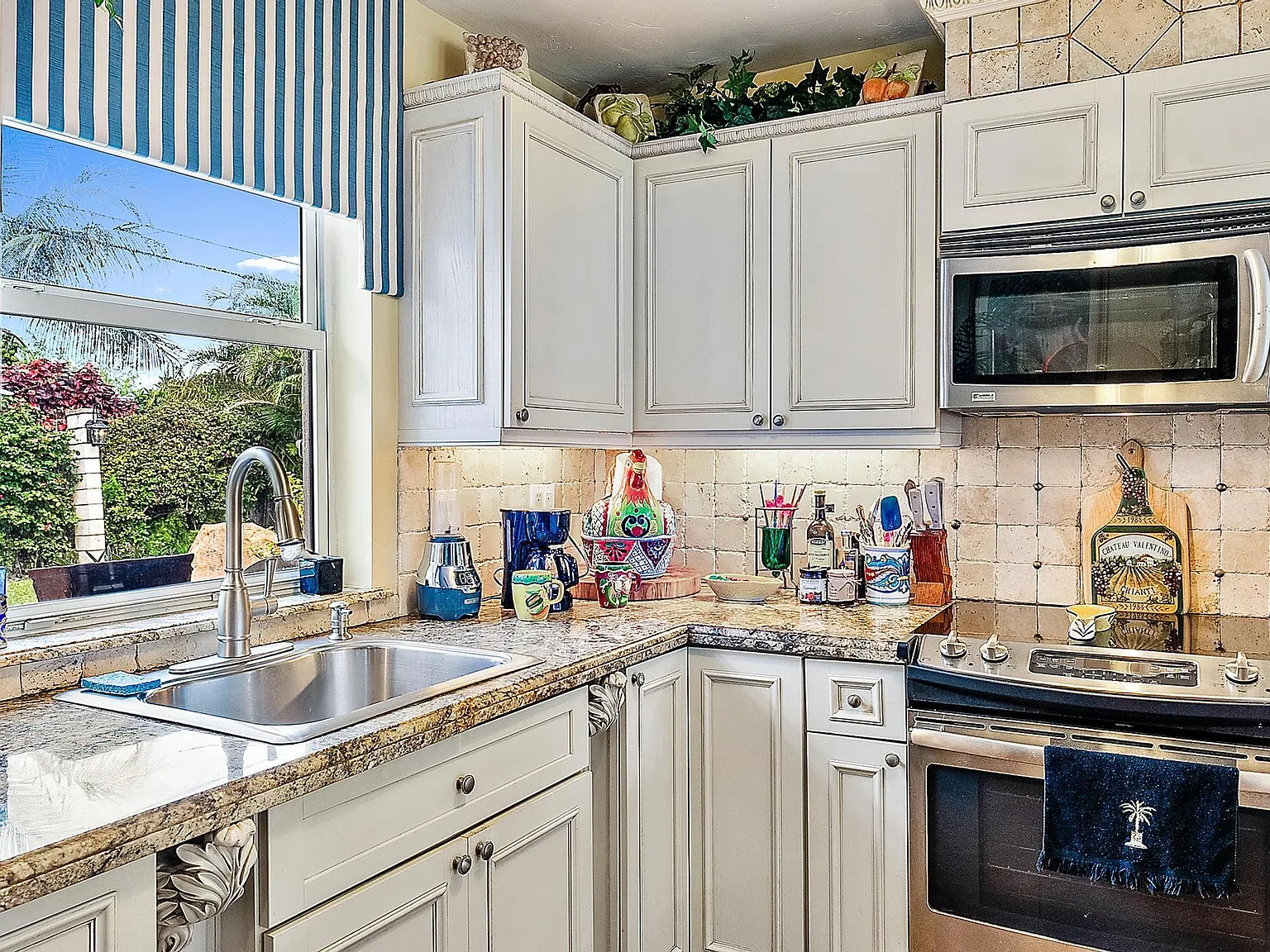 2 bed, 1.0 bath, 1254 sqft, $8,500 — Photo 4