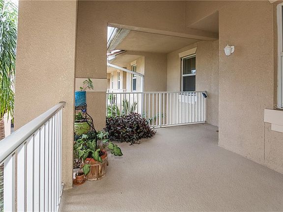 4th image of 811 Fairwaycove Ln Unit 204
