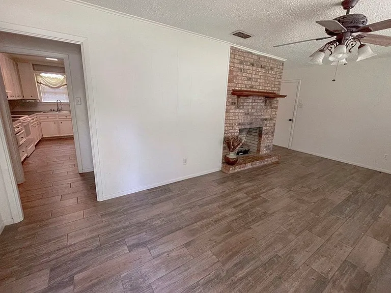 202 Crest Dr — Photo 6