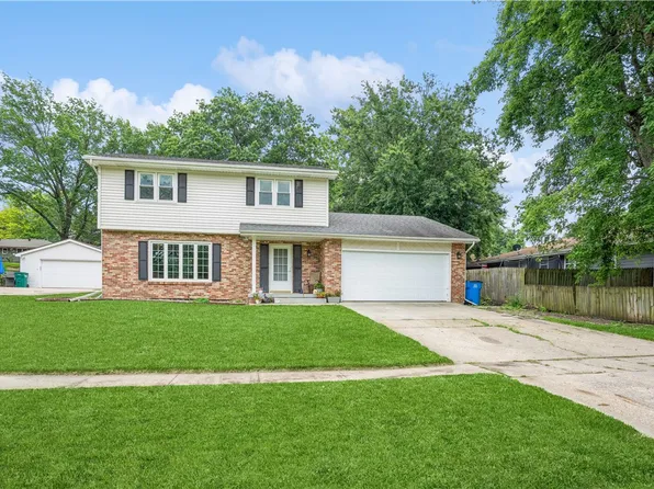 104 N H St, Indianola, IA 50125