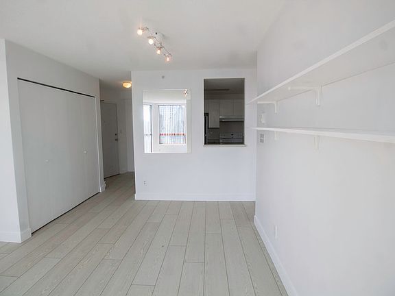 4th image of 811 Helmcken St #1501
