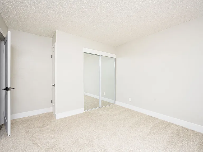 535 N Hobart Blvd — Photo 25