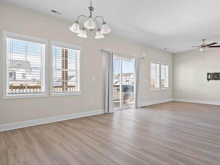 208 Broadleaf Dr — Photo 7
