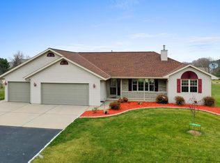 3528 Ridge Wood Ct, Green Bay, WI 54313