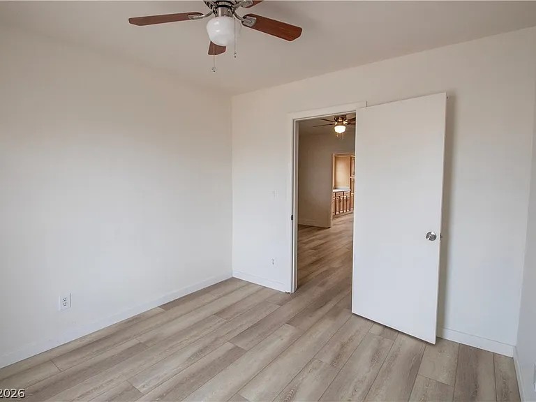119 W Victory Rd — Photo 4