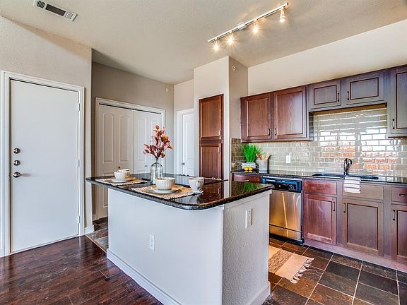 5th image of 541 Cabral Cir #225T