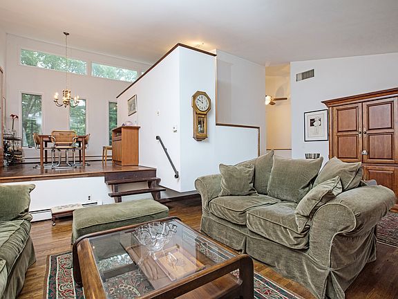 5th image of 6 White Pine Ct