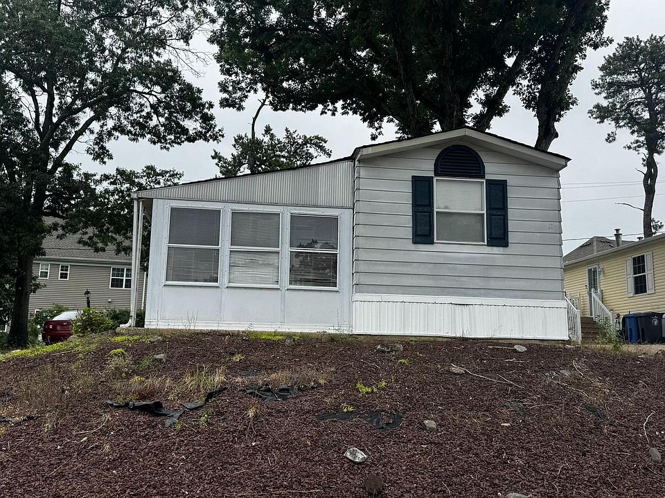 1st image of 100 Roberts Rd