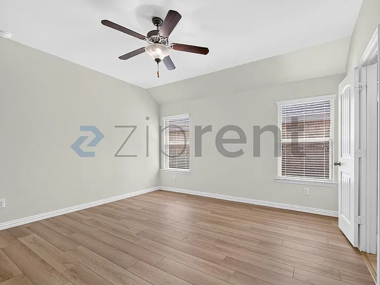 817 Evergreen St — Photo 20