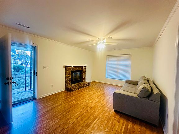 4th image of 118 Carriage House Trl