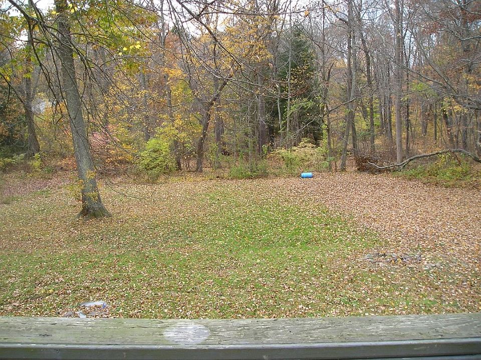 2nd image of 43 Jones Hollow Rd
