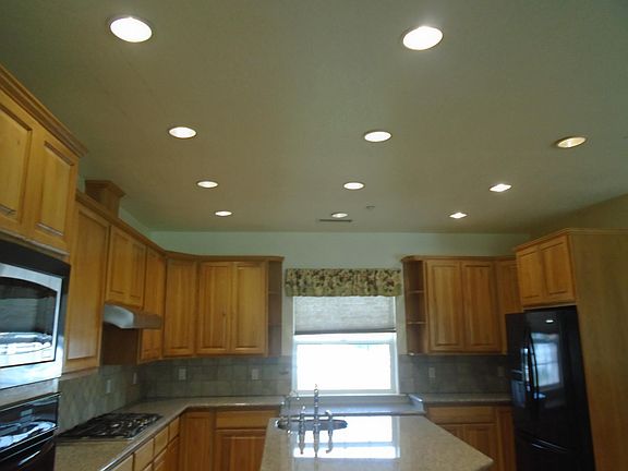 4th image of 3769 Pedley Ave
