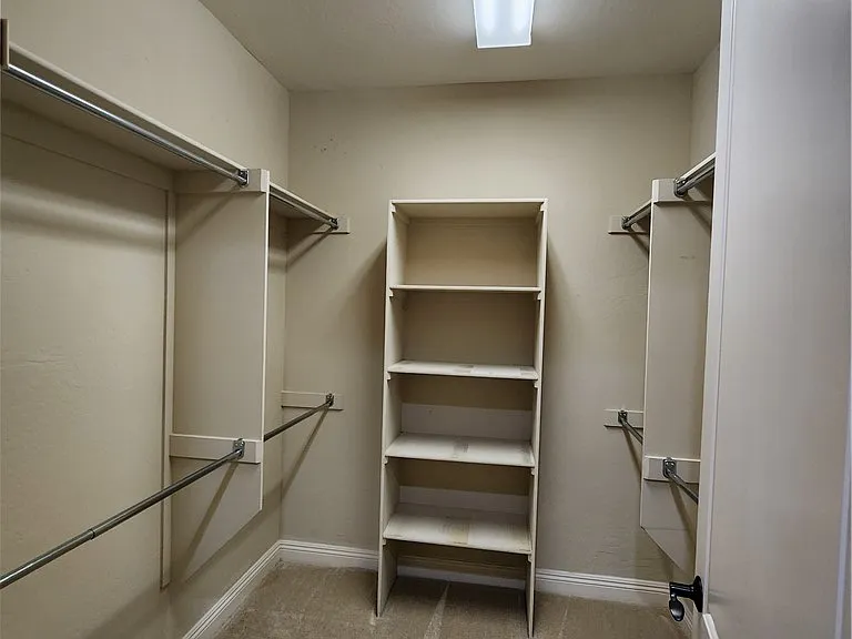 2713 Cyrano St — Photo 46