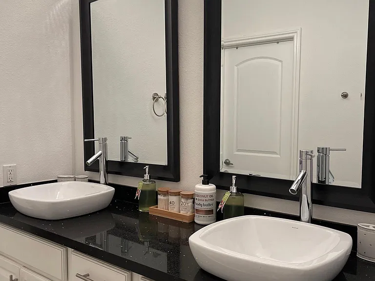 10551 Lakeside Dr S — Photo 27