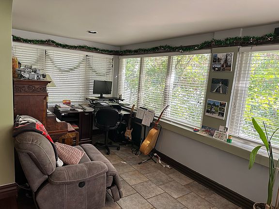 5th image of 887 E 3rd Ave