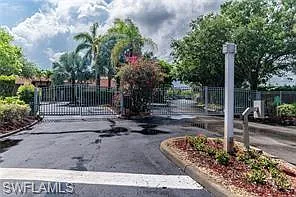 2 bed, 1.0 bath, 946 sqft, $2,200 — Photo 3