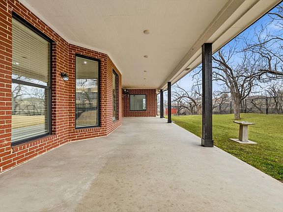 5th image of 2541 Town View Dr