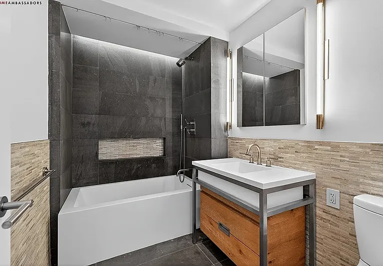 211 E 13th St #4G — Photo 6