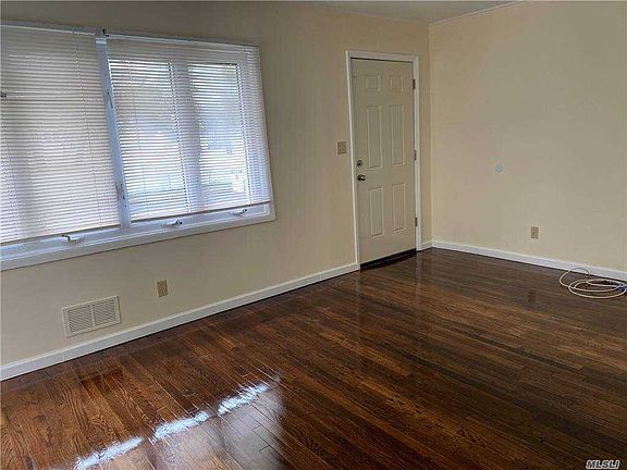 4th image of 496 Albany Ave
