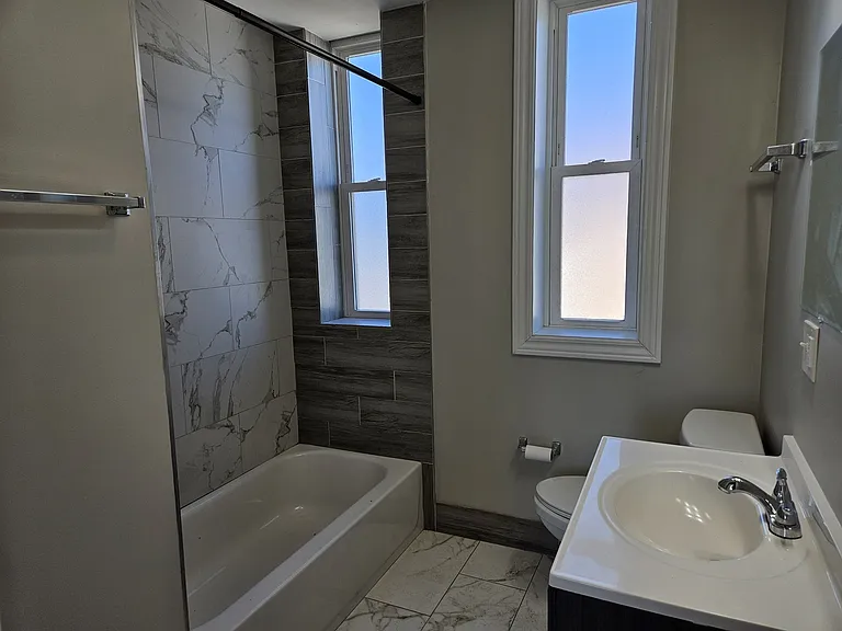 827 W 33rd Pl #1RB — Photo 7