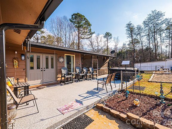 4th image of 1689 Rock Rd