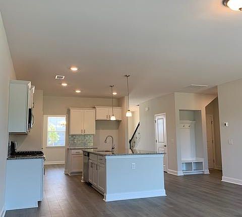 4th image of 140 Calhoun Falls Dr