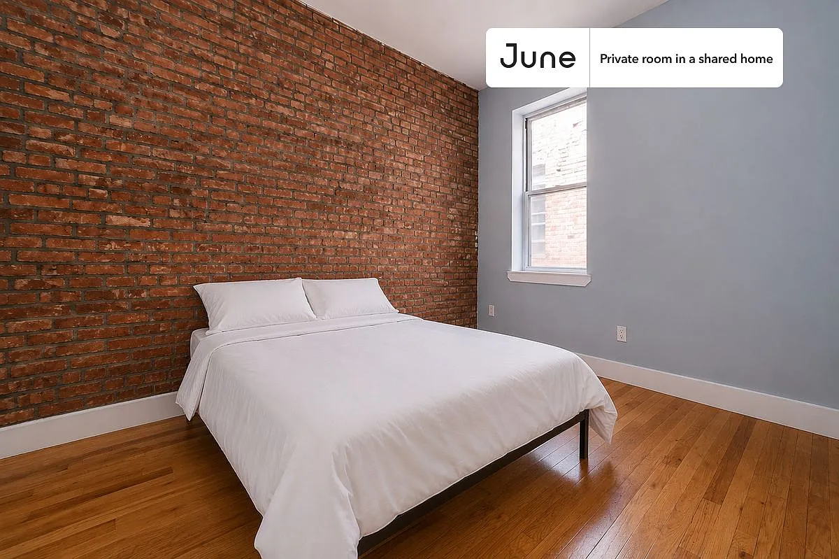 886 Jefferson Ave — Photo 1