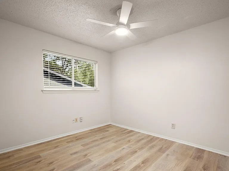 2600 Greenland Ln — Photo 10