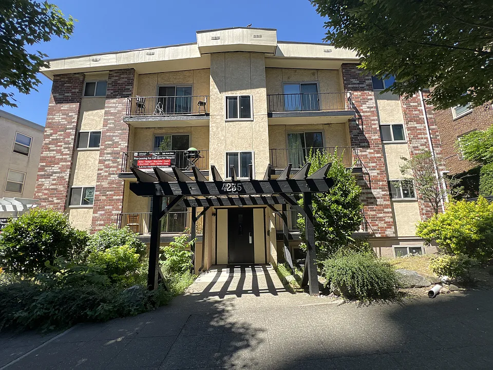 Goss Apartments