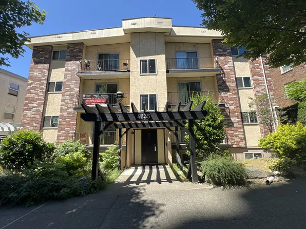 Goss Apartments